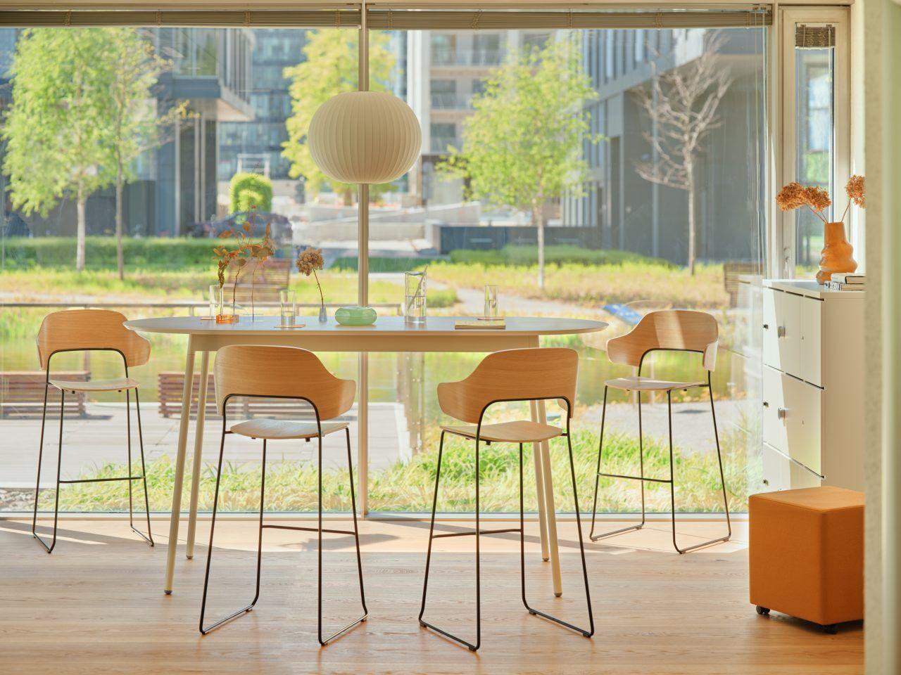 table_unit_181_natural_oak_m015ral9010_seating_afi_181_natural_oak_m115ral9005_pouf_mix_mdd_gr62016_1-min