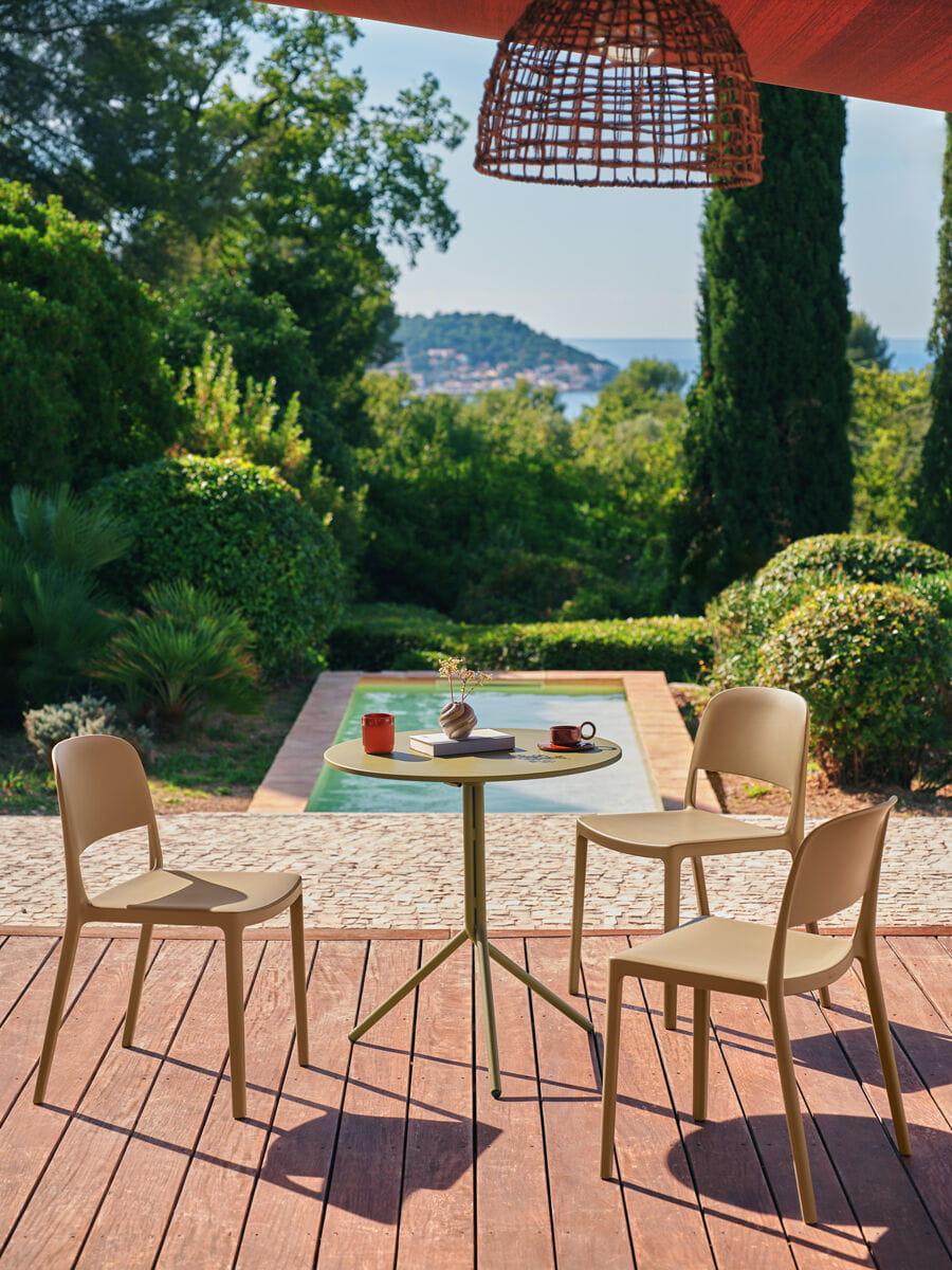 seating-chair-blendy-mdd-ral1019-cafe-table-luna-ral6013-_2__1