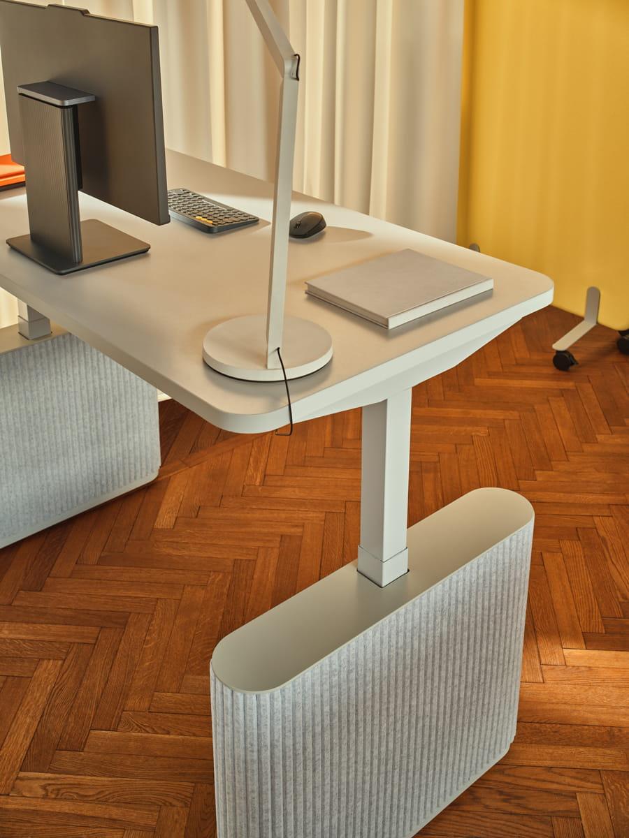 desk-ogi-drive-mdd-light-grey-felt-light-grey_1