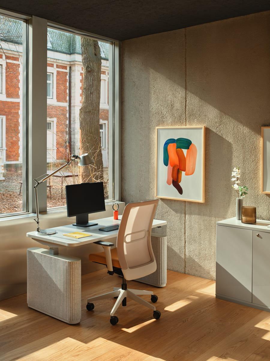 desks-ogi-drive-with-felt-light-grey-seating-chair-leo-r61128-a61270-ral7047-storages-standard-light-grey-_1__1
